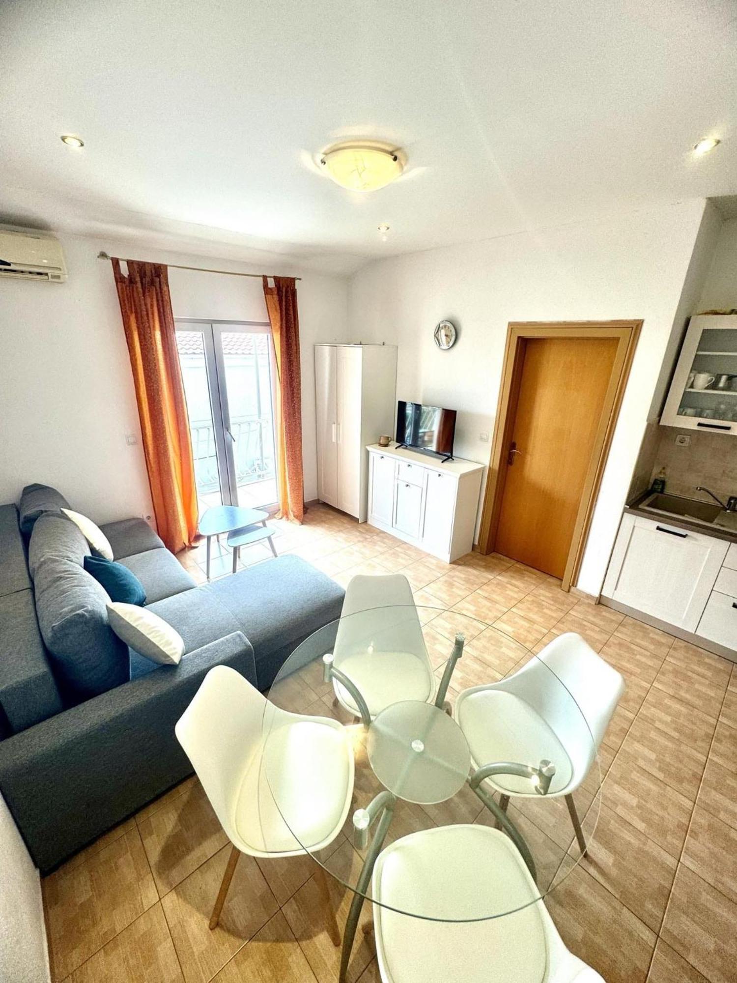 Apartment Jela *