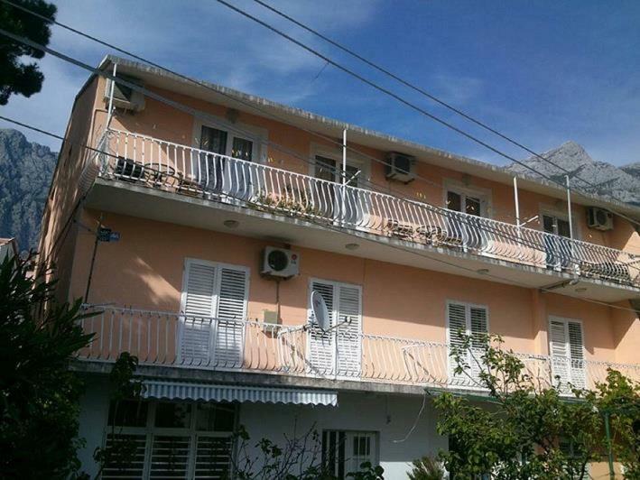 Apartment Jela *
