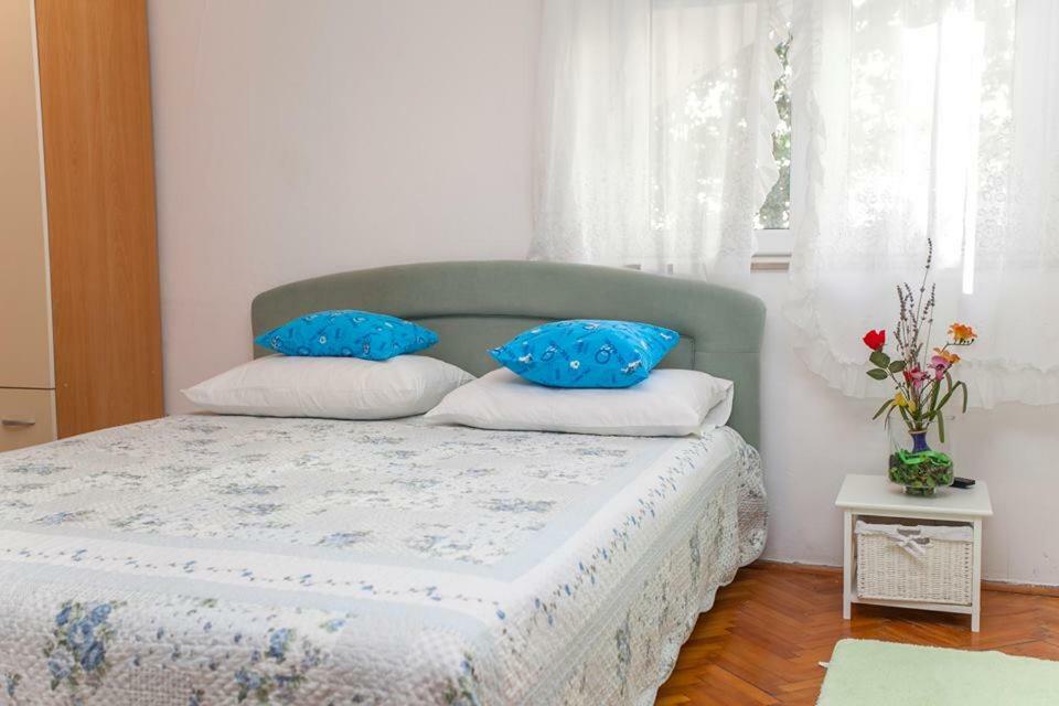 Jela Apartment *
