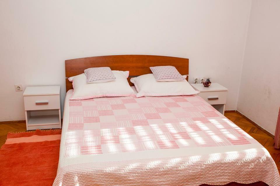 Jela Apartment *