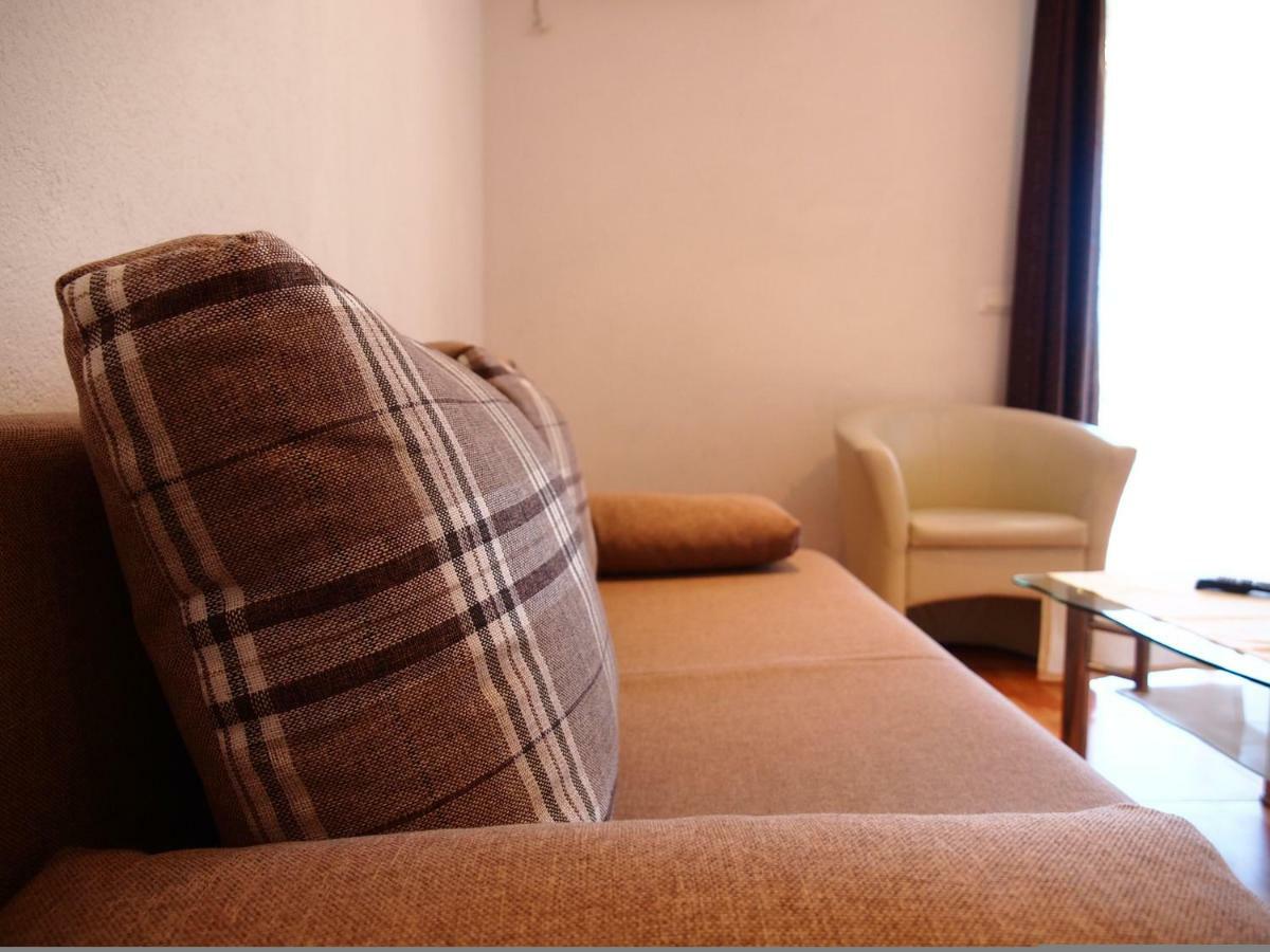Jela Apartment *